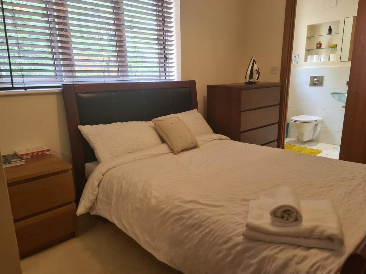 Red Naxela Canary Wharf Apartments London Bagian luar foto